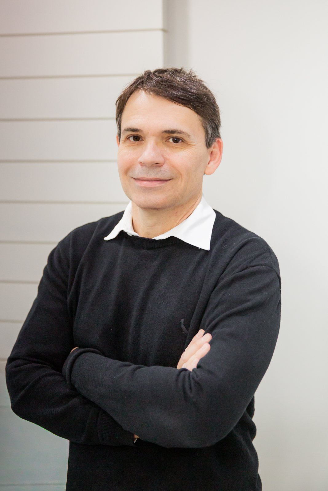 Dr. Moacyr Sanches Mascaro no consultório em Apucarana